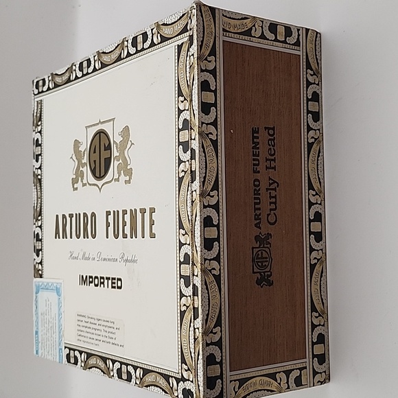 Arturo Fuente Curly Head Square Wooden Cigar Box - Picture 3 of 9